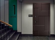 Входная дверь MRC-0721 коричневый RAL 8019 2 замка зеркало