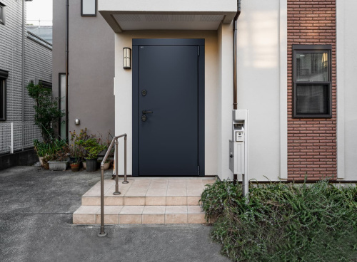 Входная дверь MRC-0042 серый RAL 7024 2 замка